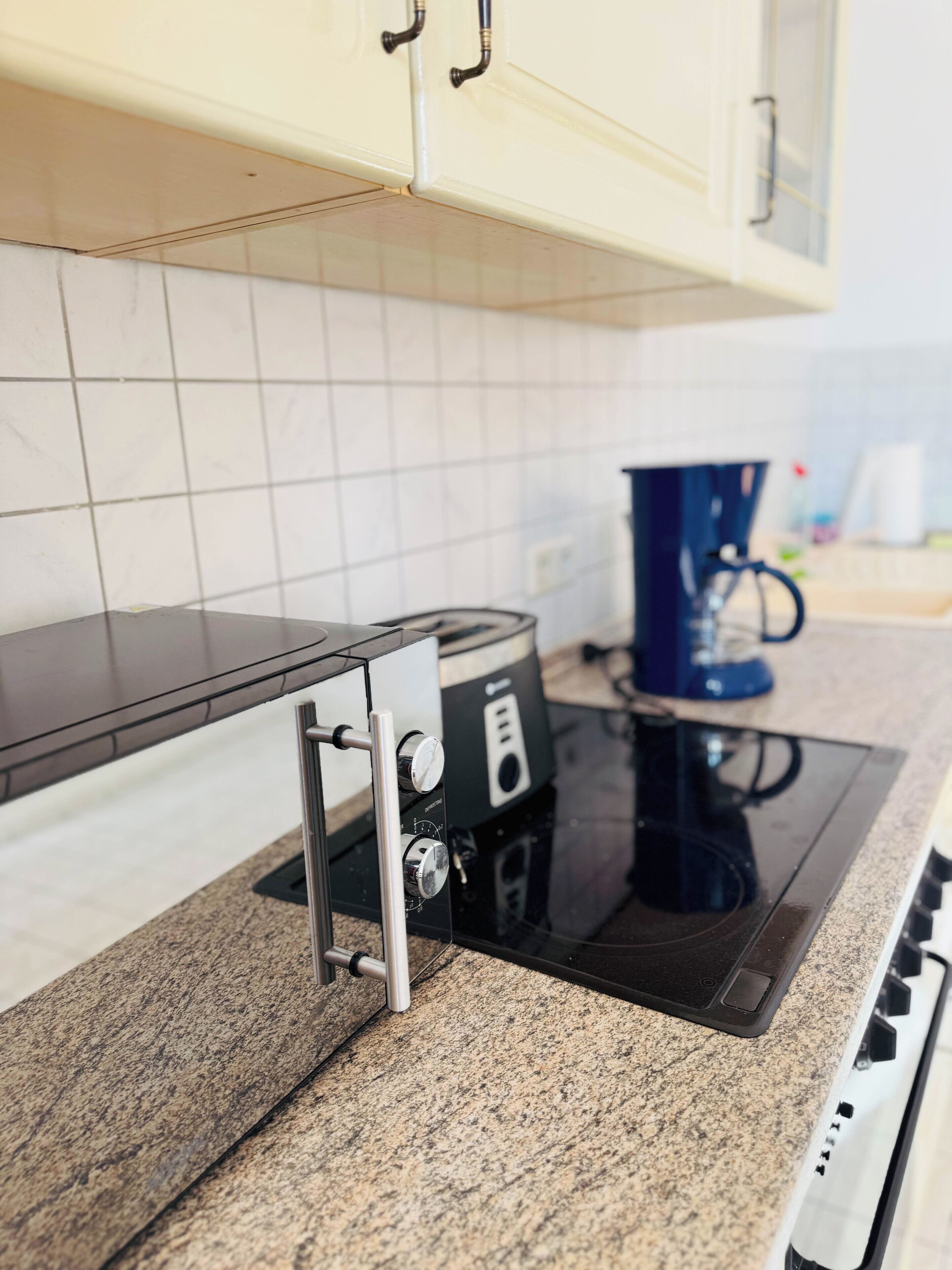 Microonde, forno, piano cottura, lavastoviglie