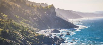 Redwoods Cul-De-Sac Beach Retreat: Playground, Gazebo, Trampoline, BBQ, Firepit, Bonfire Beach!