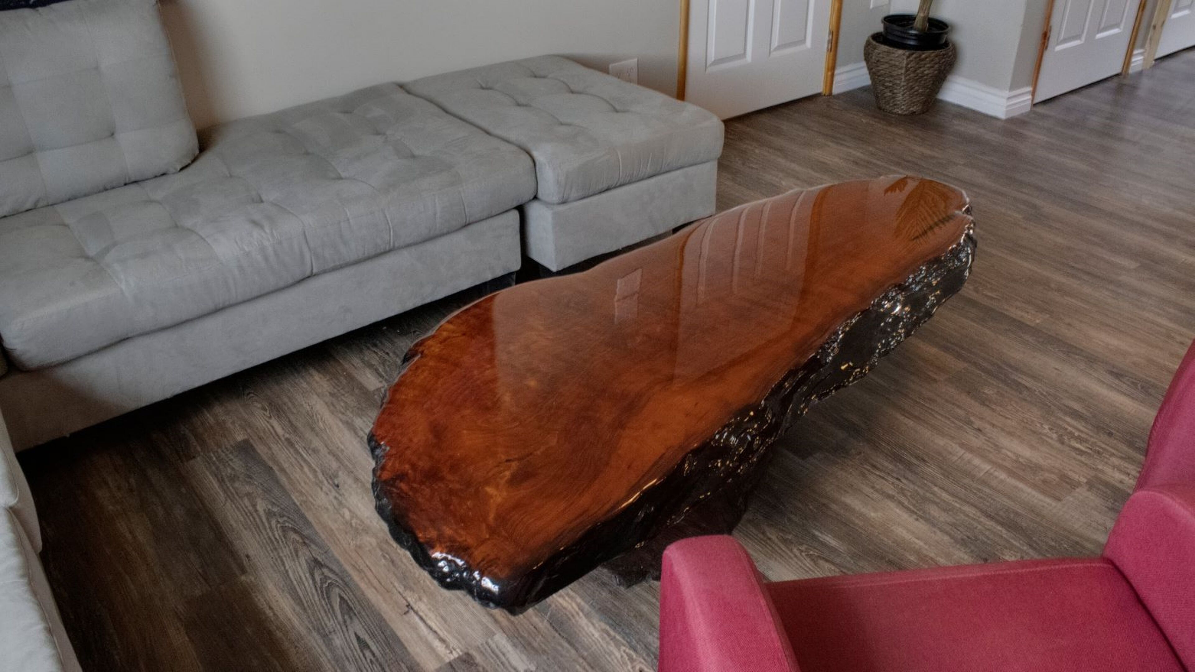 Fernseher, Kamin, Tischfußball, Bücher