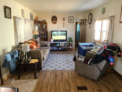 Charming 2 bedroom, family friendly apartment in quiet neighborhood, Ogdensburg