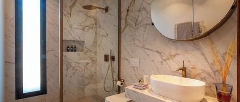 Bruser, håndklæder, Sæbe, Toiletpapir