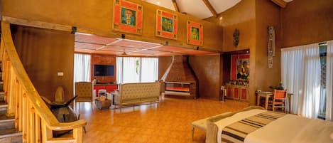 Individually decorated, desk, free WiFi