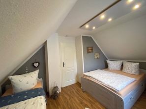 2 bedrooms, iron/ironing board, free WiFi, bed sheets