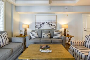 Televisión y chimenea 