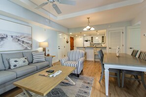 Televisión y chimenea 