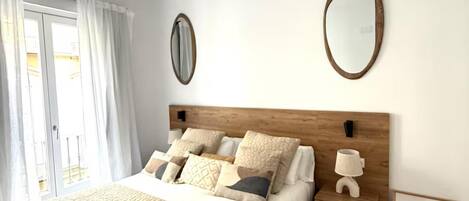 2 bedrooms, travel cot, WiFi, bed sheets