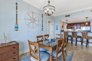 Dining - Ninth floor Grand Sandestin 3BR & 3BA condo with Bay views at Sandestin Golf & Beach Resort! (Miramar Beach)