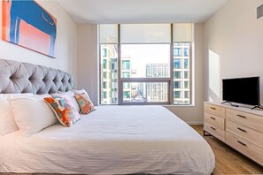 1 bedroom, desk, iron/ironing board, WiFi - Seaport Apt with City Views and Pool (Boston)