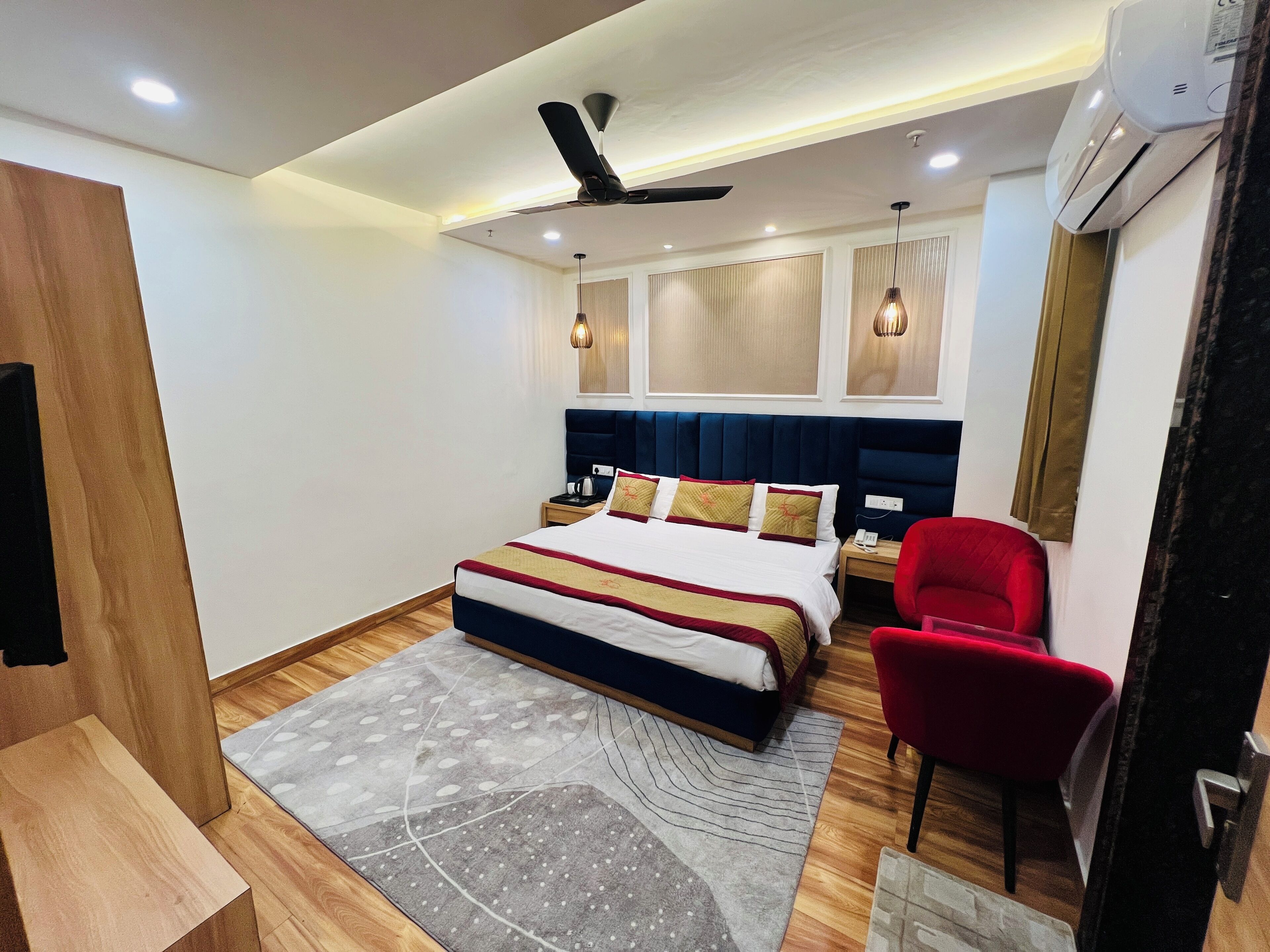 Superior Room | Hypo-allergenic bedding, individually furnished, desk, laptop workspace