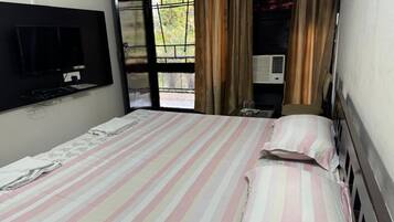 Free WiFi, bed sheets