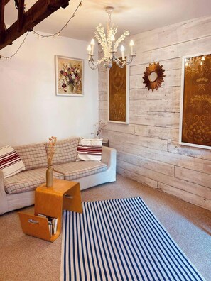 Cottage | Living area | TV