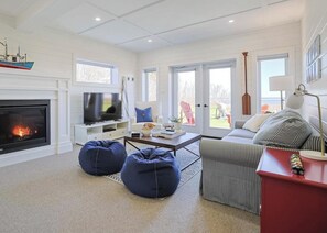 Smart TV, fireplace, DVD player