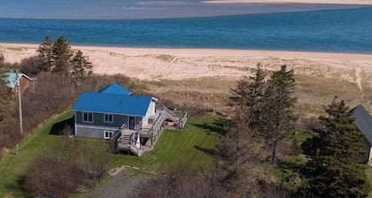 Plover Dunes: Modern, family/golf beachfront retreat on breathtaking P.E.I.