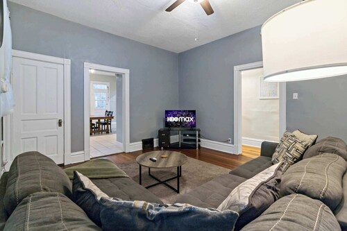Spacious 2BR w/ Fenced Yard, Office & Fast Wi-Fi, Downtown STL