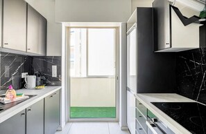 Réfrigérateur, micro-ondes, four, lave-vaisselle