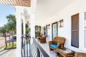 Property grounds - Beautiful Home & Carriage House with Golf Cart (Destin)