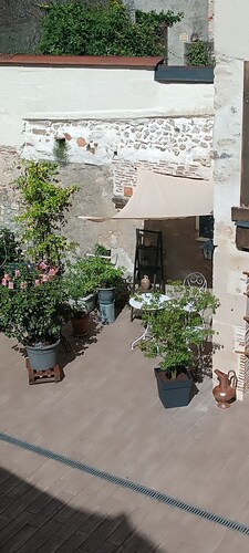 In the heart of Sancerre, on a square with a thousand years of history