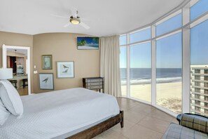 4 makuuhuonetta, silitysrauta/-lauta, ilmainen Wi-Fi, vuodevaatteet