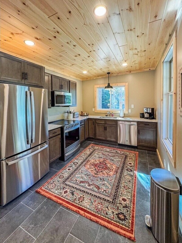Microwave, oven, dishwasher, coffee/tea maker