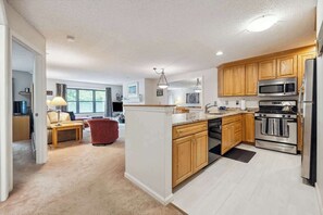 Fridge, microwave, oven, stovetop - Mountain Escape 3 BR Condo at Okemo w/ Fireplace (Ludlow)