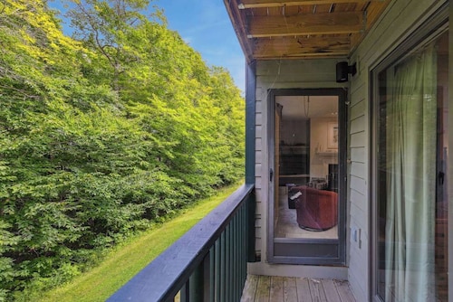 Mountain Escape 3 BR Condo at Okemo w/ Fireplace