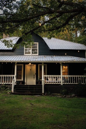 Exterior - Historic cabin on 14 acres in the mountains of western NC, Wi-Fi & W-D (Burnsville)