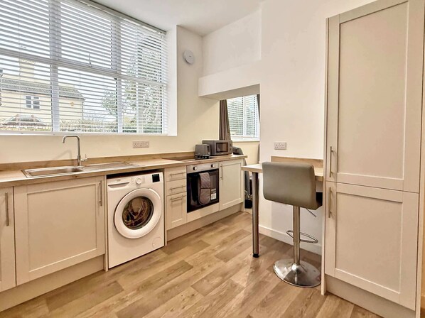 Fridge, microwave, oven, stovetop - Modern new redeveloped studio Apartment in Clacton (Essex)