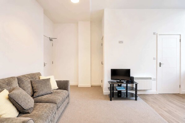 TV - Modern new redeveloped studio Apartment in Clacton (Essex)