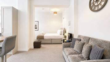 1 bedroom, iron/ironing board, internet, bed sheets