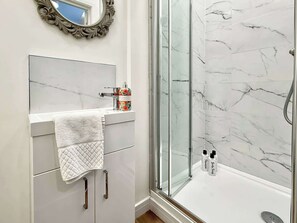 Shower, hair dryer, towels