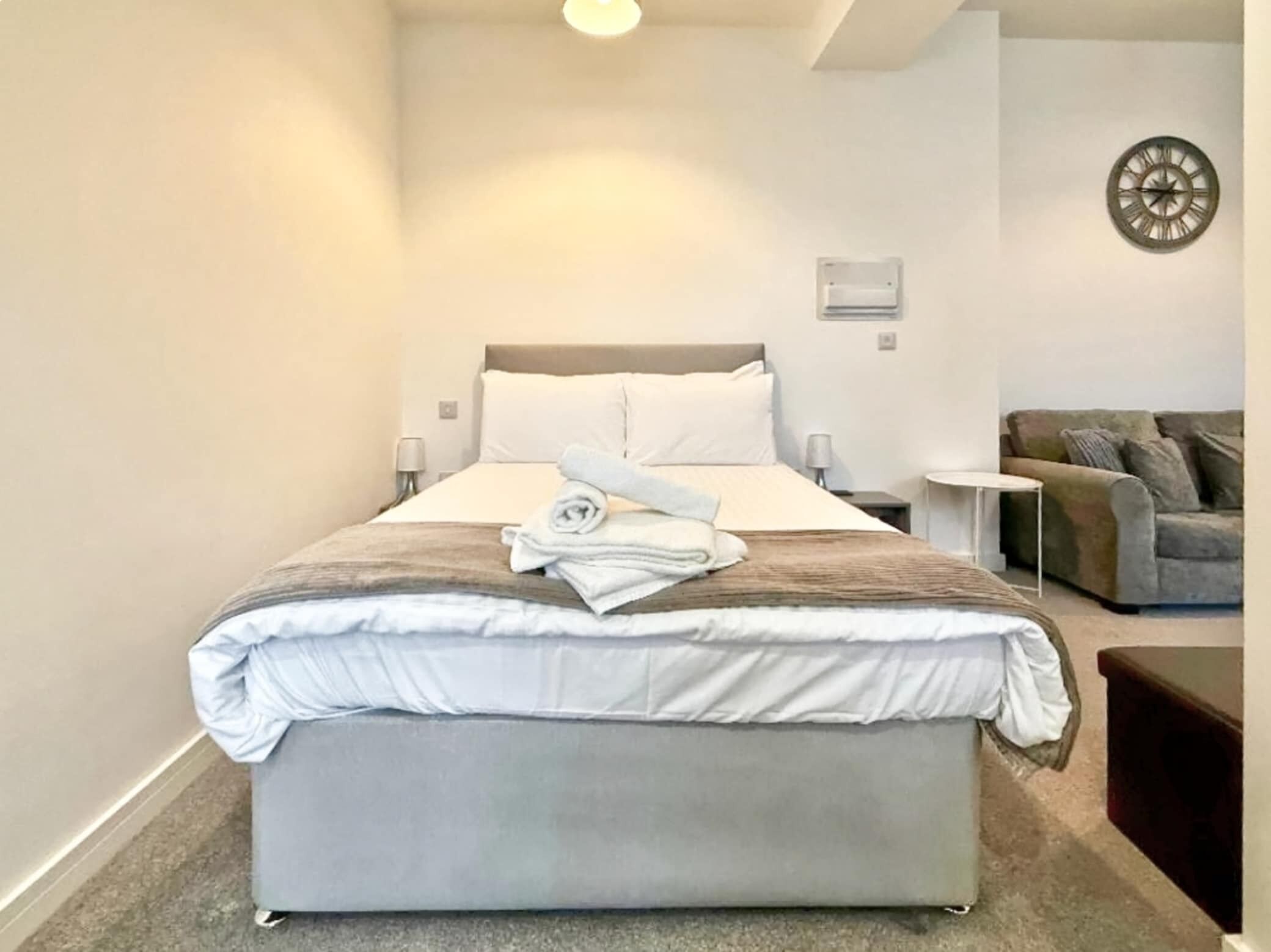 1 bedroom, iron/ironing board, internet, bed sheets