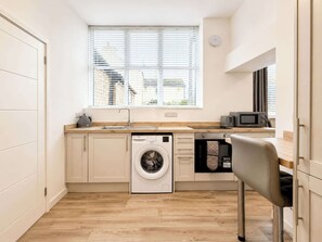 Fridge, microwave, oven, stovetop - Modern new redeveloped studio Apartment in Clacton (Essex)
