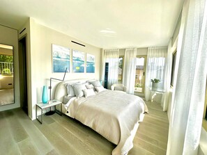 4 bedrooms, in-room safe, iron/ironing board, travel crib - Luxury 4-Bedroom Apartment in Cap d'Antibes with Terrace, Sea View, and Pool (Antibes)