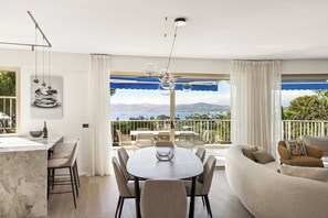 TV, bøker, stereoanlegg og printere