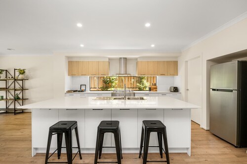 4BR Torquay Haven - Up to 8 guests!