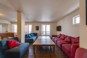 TV, peis, fotballspill og stereoanlegg