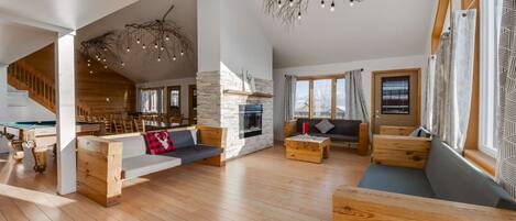 Televisie en een open haard