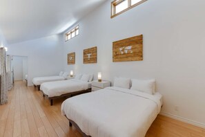 17 bedrooms, travel cot, WiFi, bed sheets