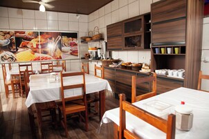 Café da manhã continental grátis todos os dias