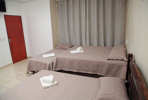 Family Room | Free WiFi, bed sheets - HOTEL MODELO  (Ribas do Rio Pardo)