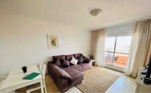 Living area - Beautiful 2 bed Penthouse with a private 360 rooftop terrace with sea views (Casares Costa)