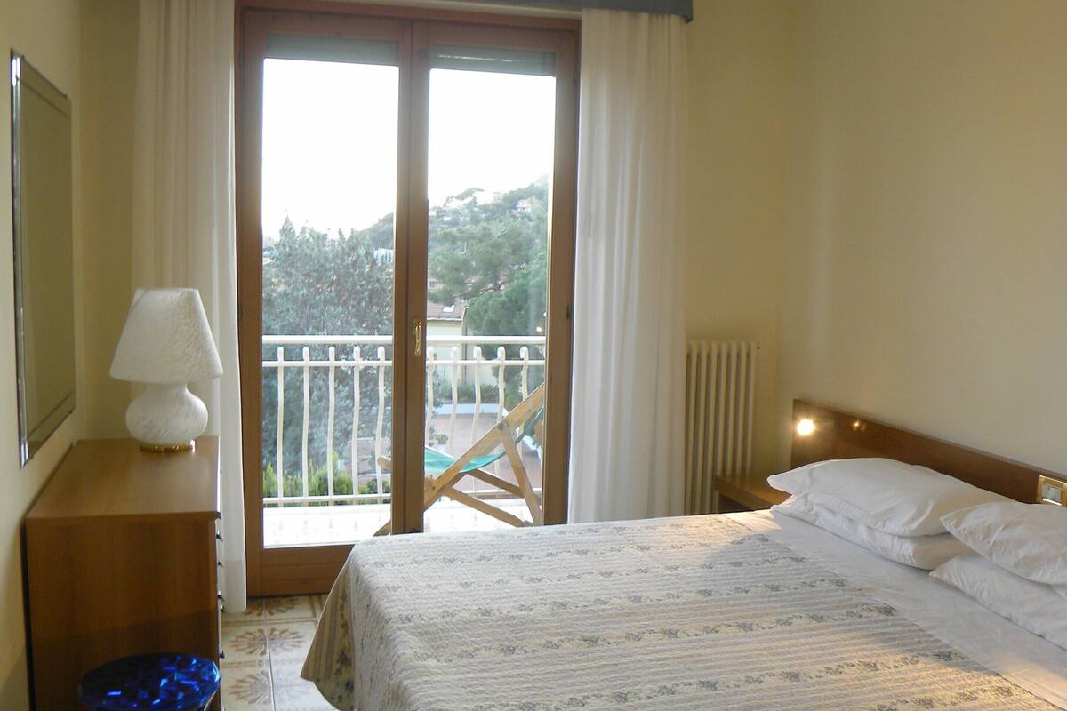 Deluxe Apartment, 2 Bedrooms | 6 bedrooms, individually furnished