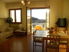 Elite Apartment, 2 Bedrooms | Dining