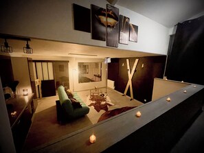 Living area - Secret love room (Chaingy)
