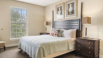2 bedrooms, travel crib, WiFi