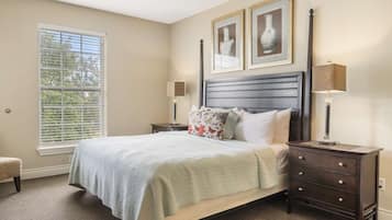 2 bedrooms, travel crib, WiFi