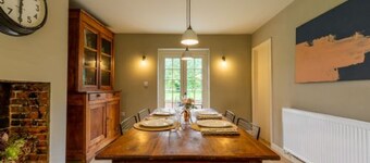 Host Stay Haclins Cottage