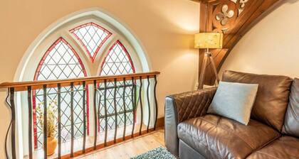 Host Stay The Nave