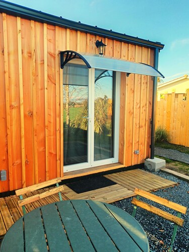 Cosy chalet with Jacuzzi option