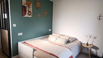 1 habitación, wifi y ropa de cama